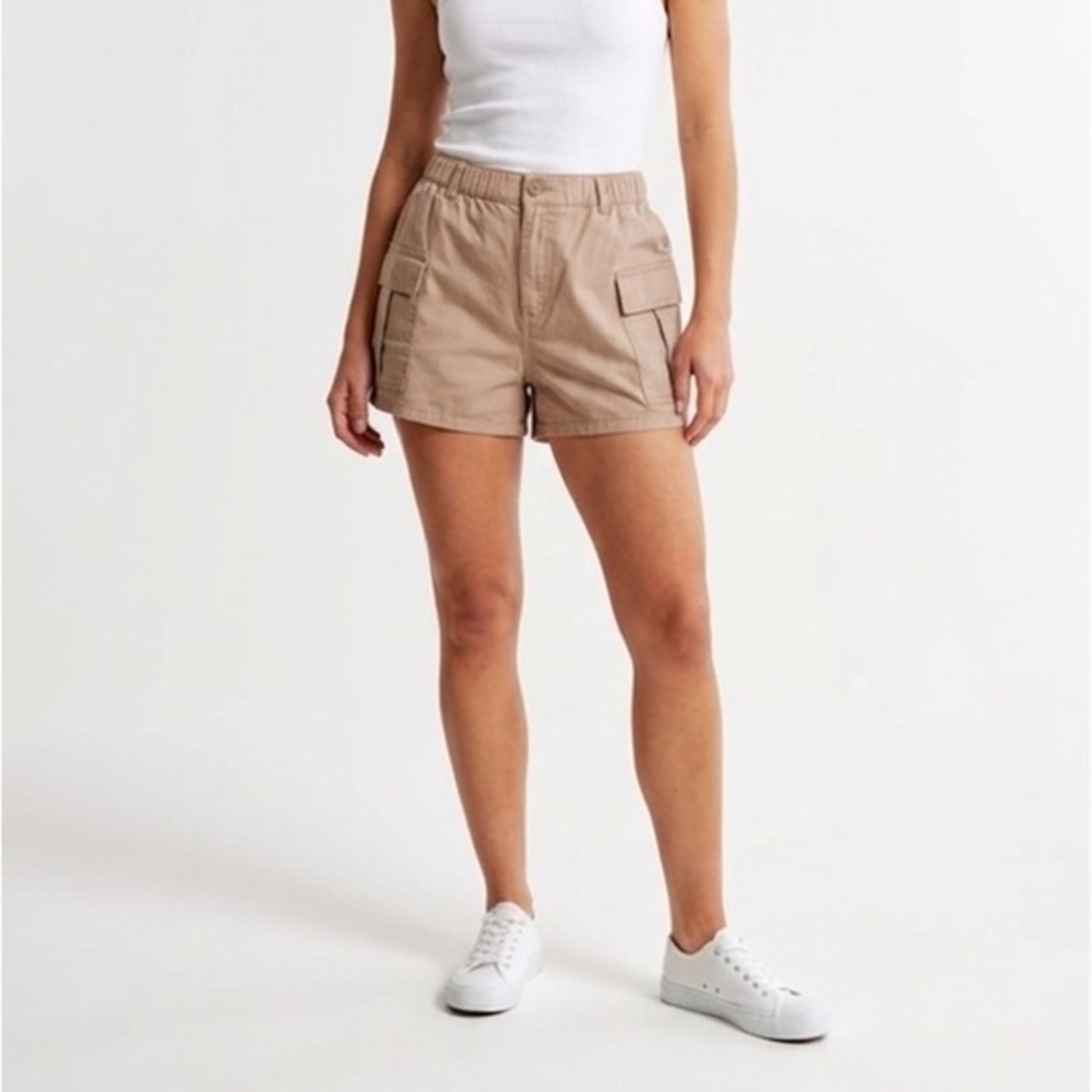 New H&M Curves High Waisted Cargo Shorts